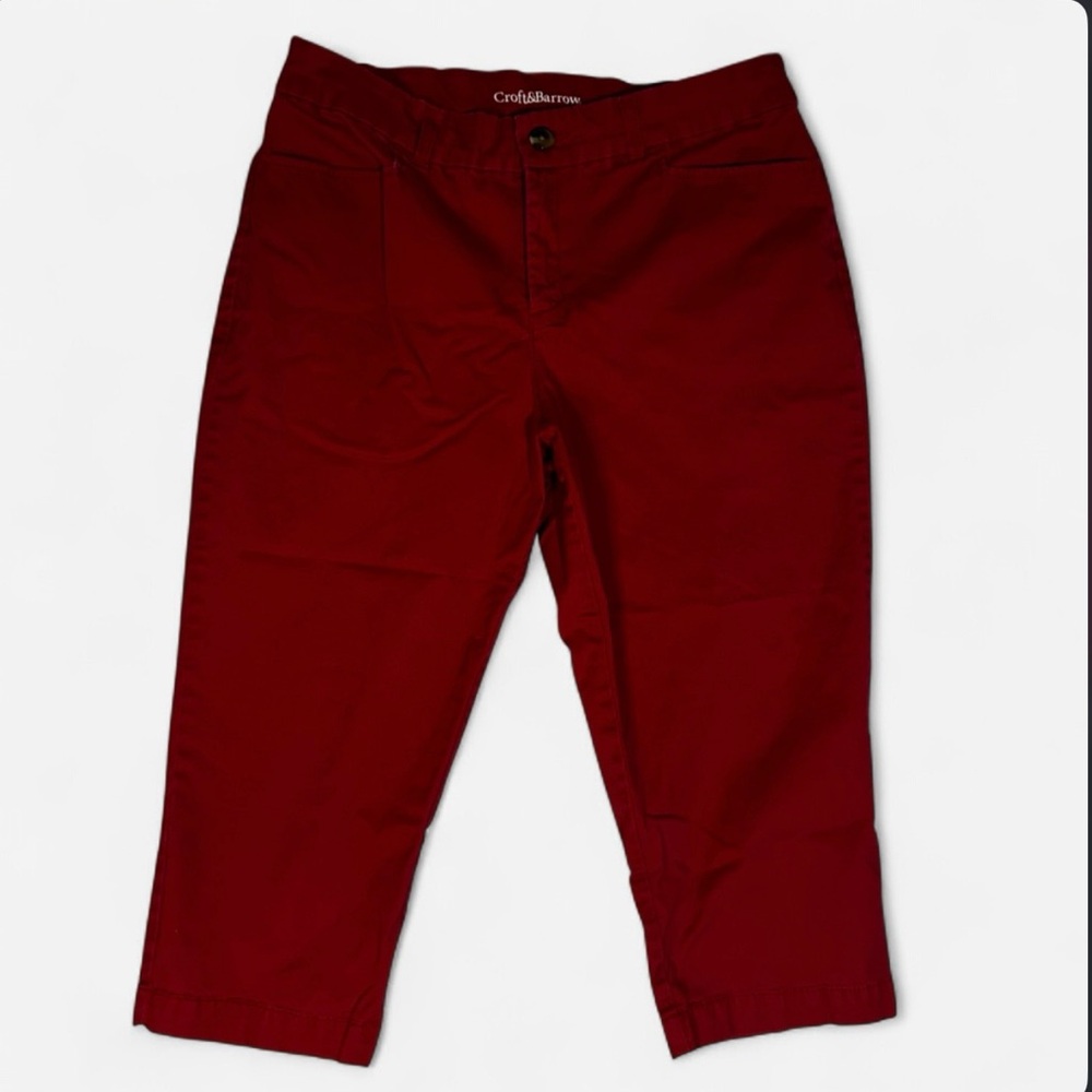 Stretchable True Red Capri Mid-Rise Pants size 14| Croft & Barrow